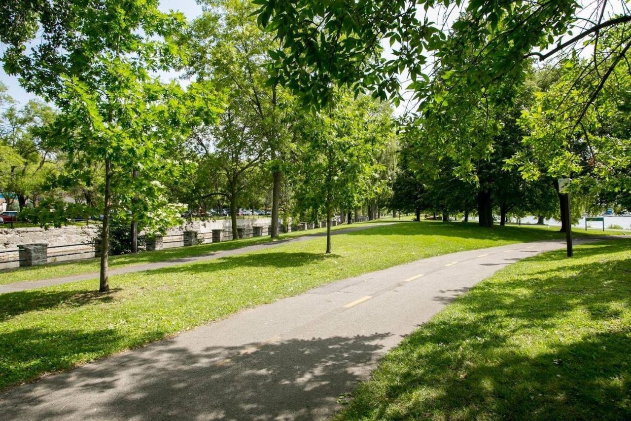 Free Parking In Beautiful Lachine Montréal Exterior foto